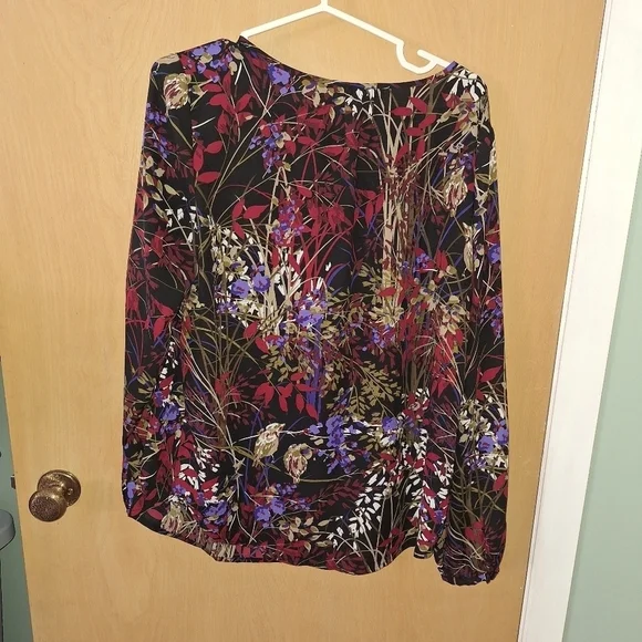 Nine West Women's Floral Long Sleeve Crepe Blouse Size Medium - Picture 3 of 3